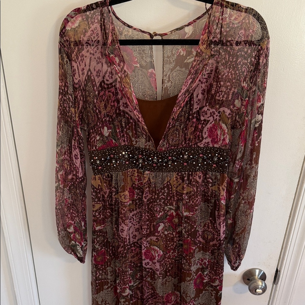 Muse Dress Sz 6 Gorgeous Floral lace Long Sleeve Dress with Beaded Waist
